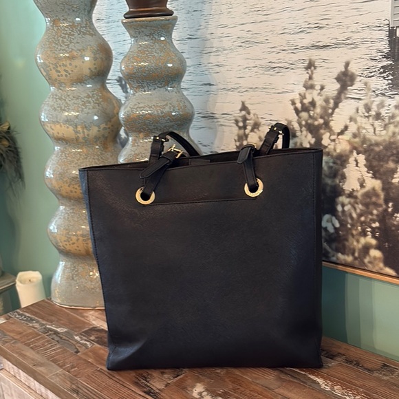 SOLD!!!!!Michael Kors Black Leather Tote with Gold Hardware - Picture 7 of 9